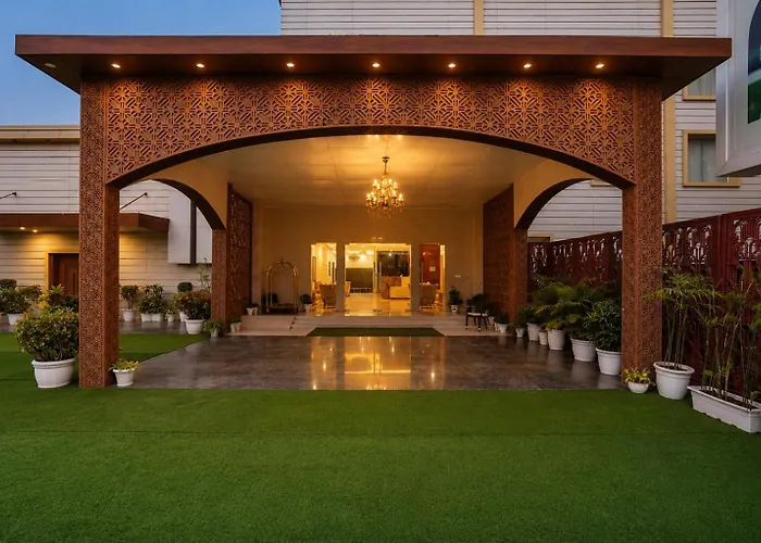 Hotel Luxe Opera Nh8 - 7Km From Igi Airport Delhi New Delhi